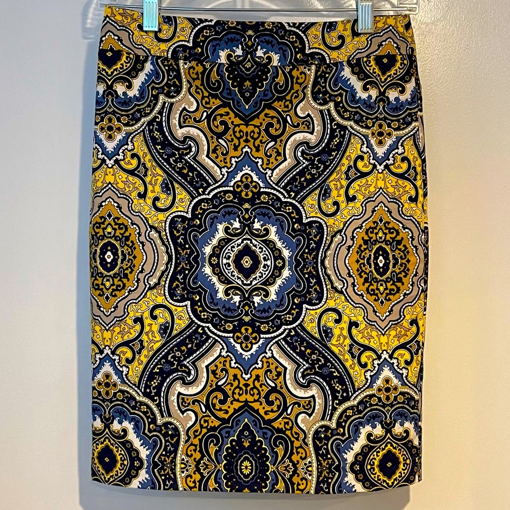 Ann Taylor Factory Blue & Gold Paisley Pencil Skirt. Size 0 Petite.